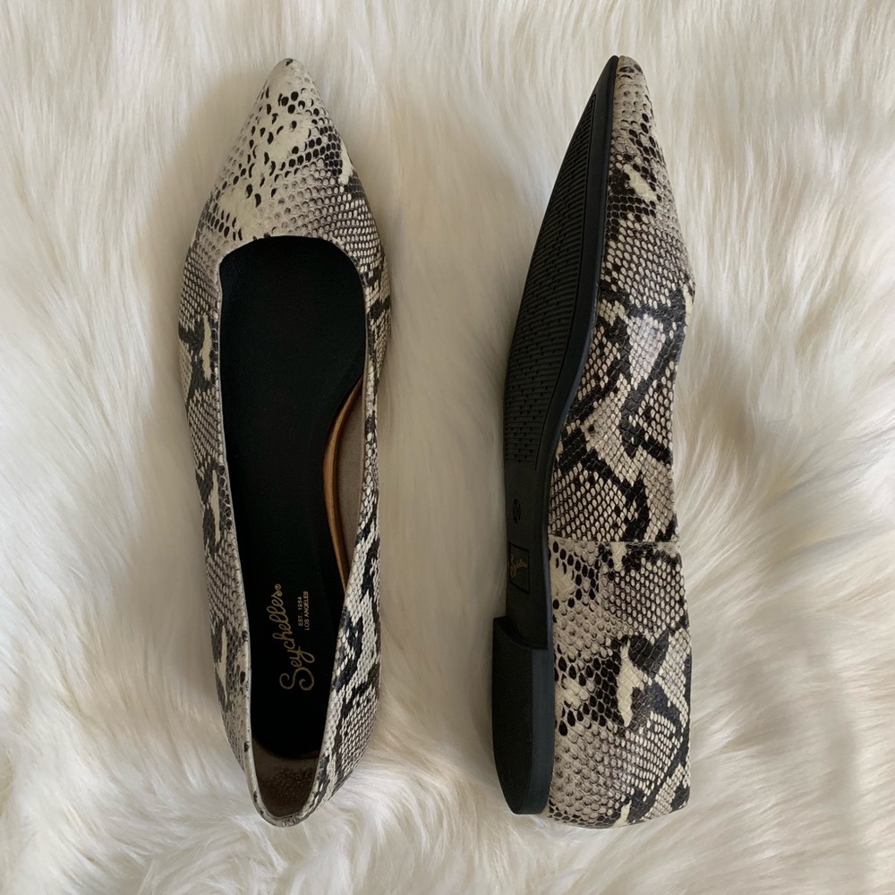 Seychelles Well-Known Black & White Python Flat